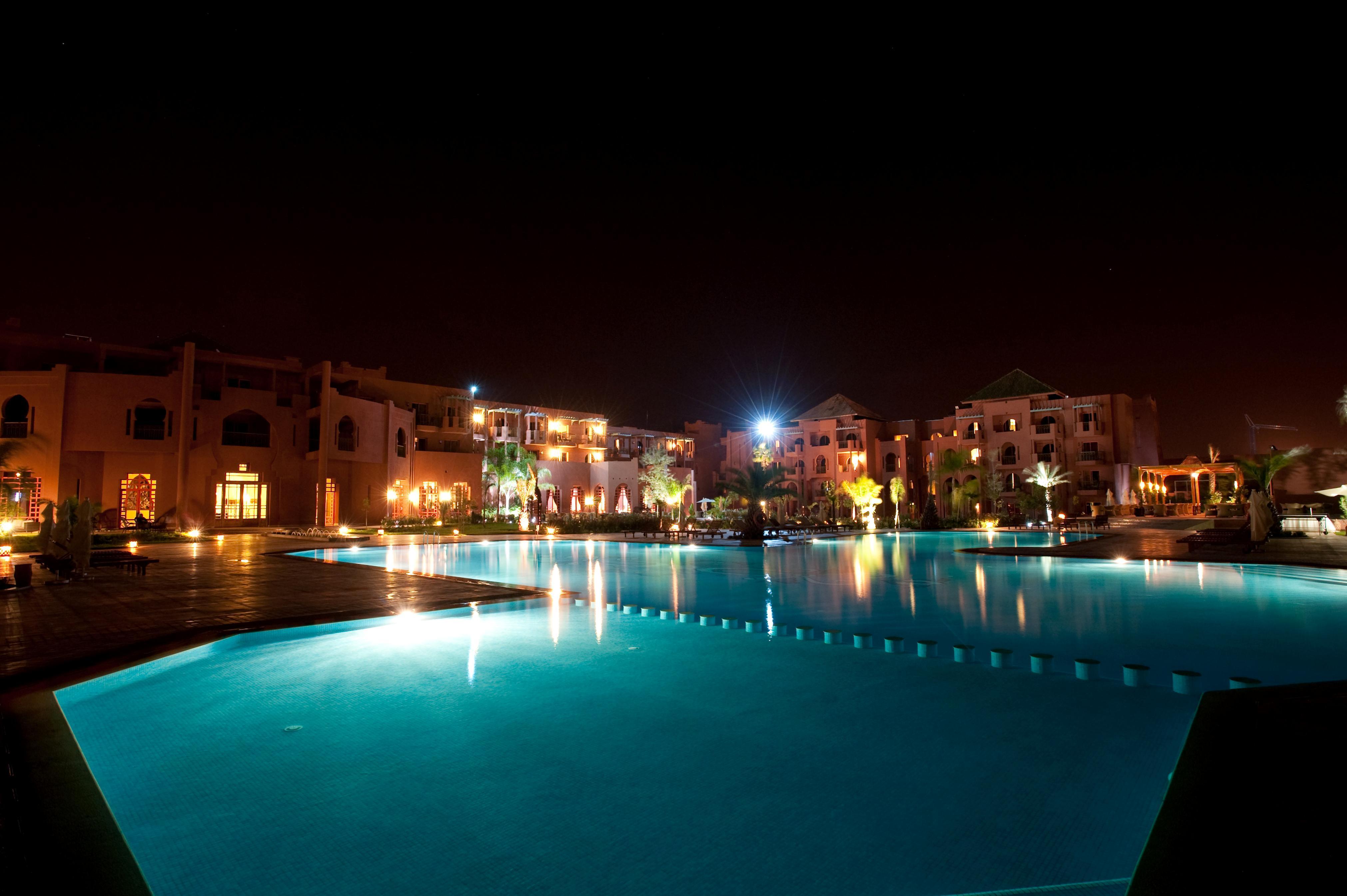 Palm Plaza Marrakech Hotel Marrakesh Exterior photo The resort at night