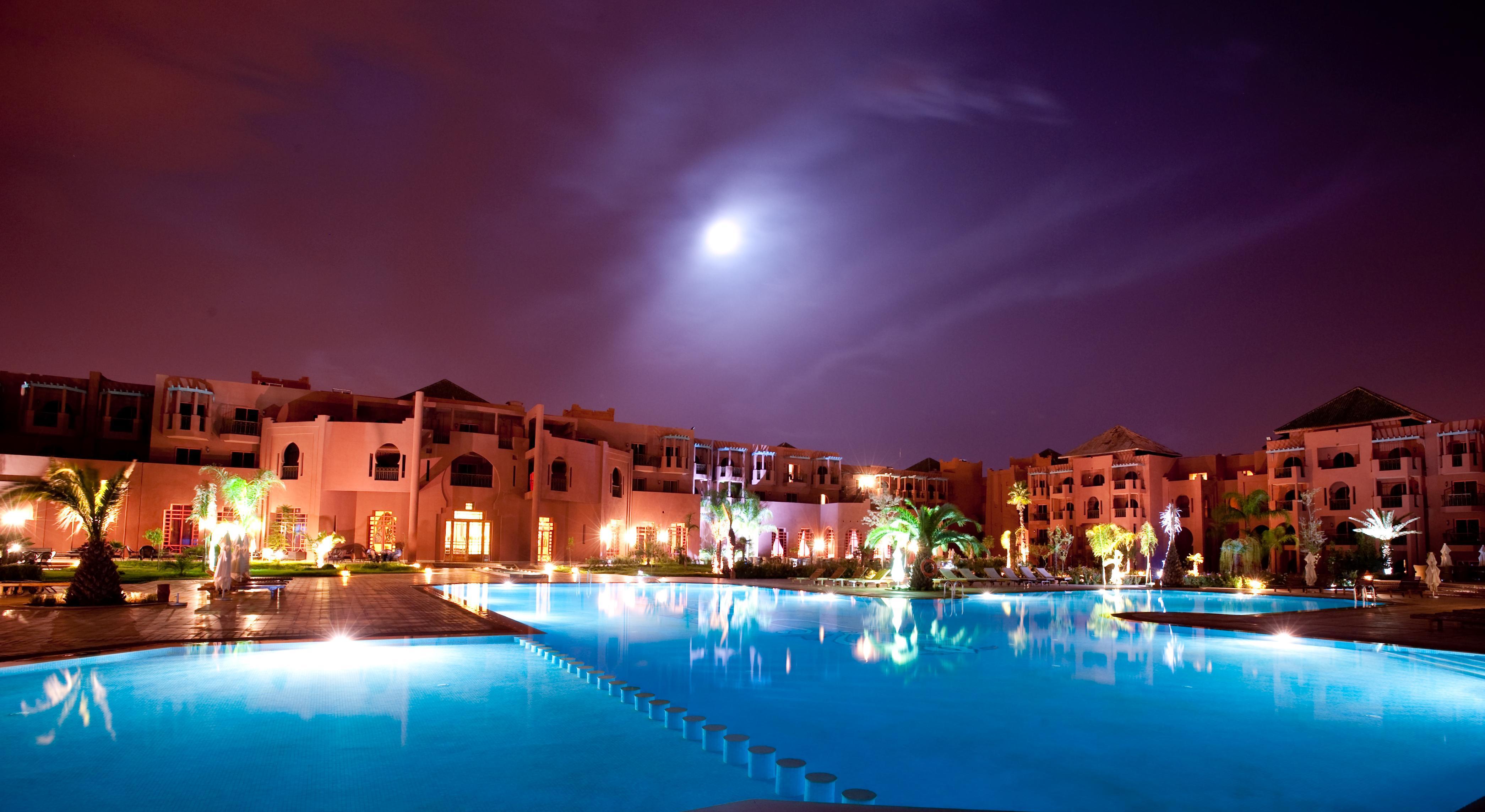 Palm Plaza Marrakech Hotel Marrakesh Exterior photo The resort at night