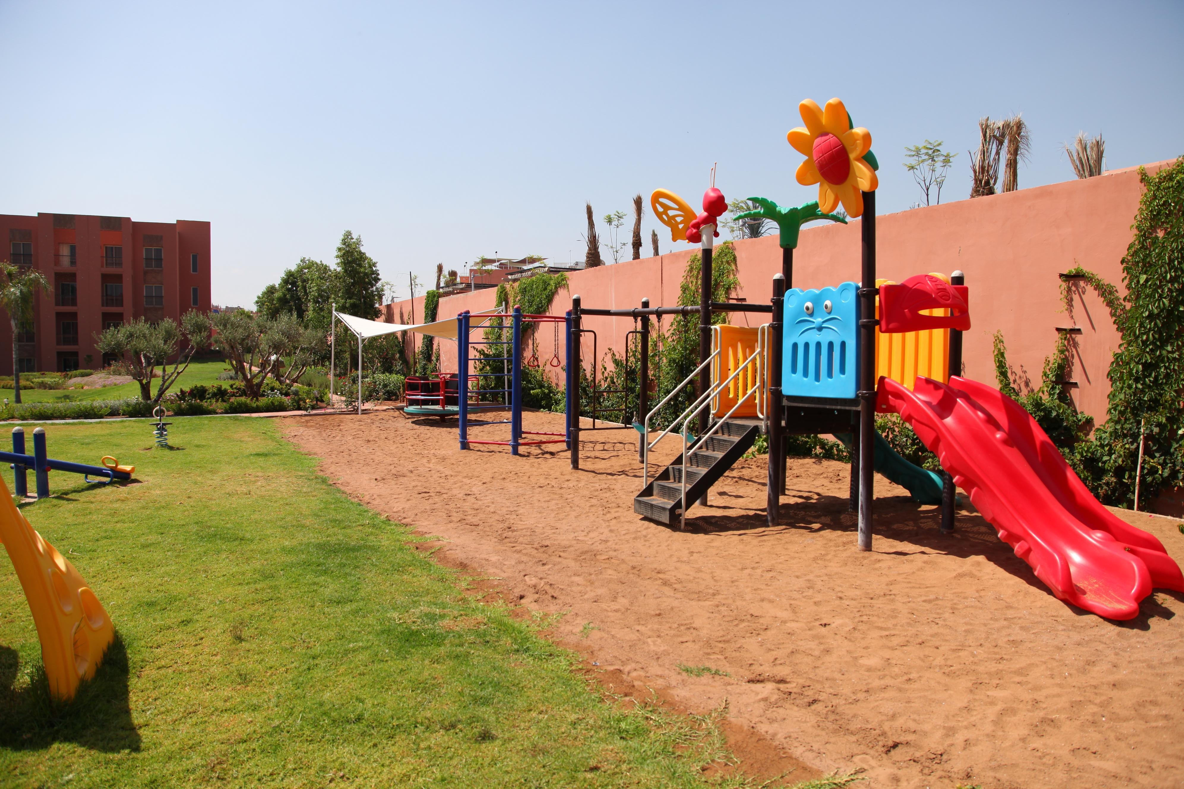 Palm Plaza Marrakech Hotel Marrakesh Exterior photo Playground at the school