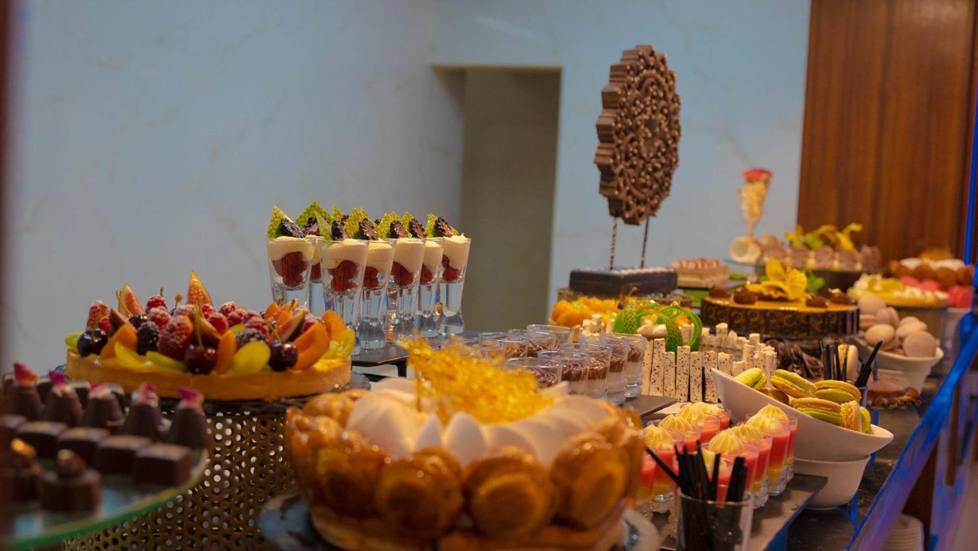 Palm Plaza Marrakech Hotel Marrakesh Exterior photo A dessert buffet