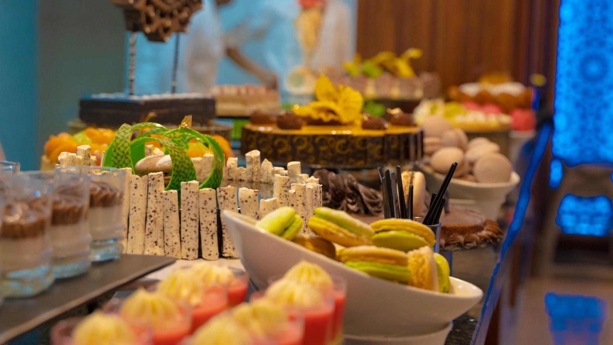 Palm Plaza Marrakech Hotel Marrakesh Exterior photo A buffet at a hotel